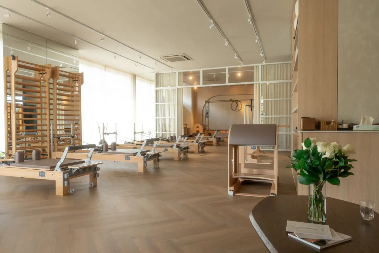 Interior Studio Tei 29, lumină blândă și atmosferă calmă