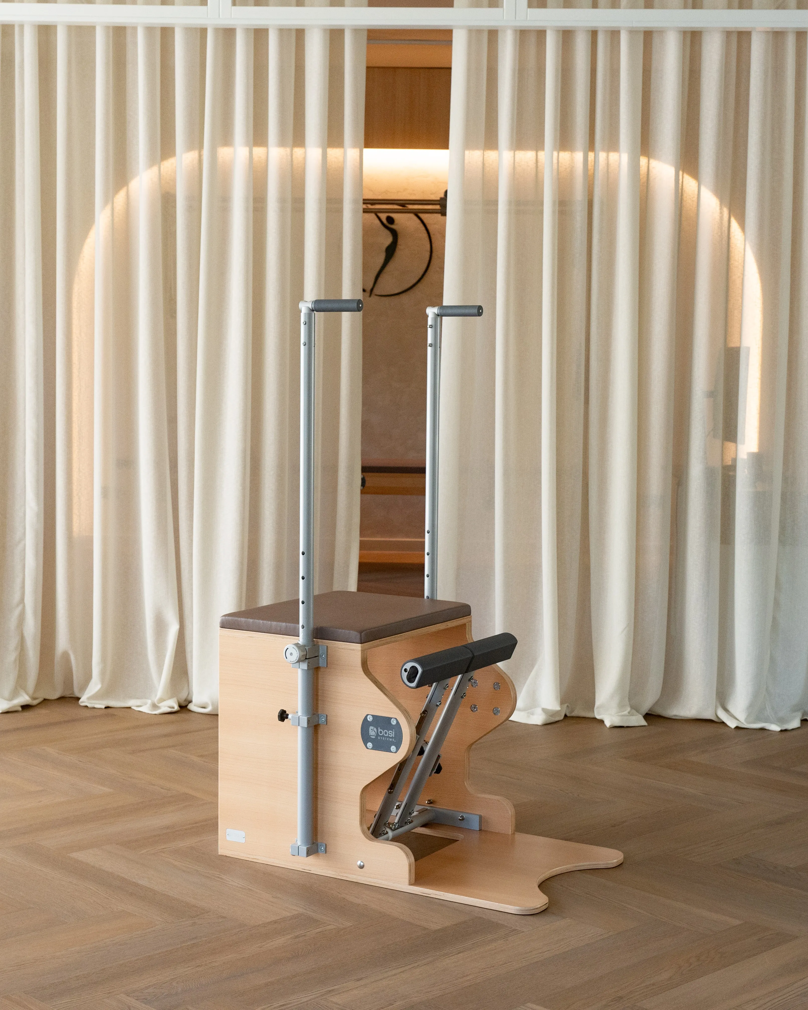 Aparat Cadillac într-o sală de Pilates de la Studio Tei 29